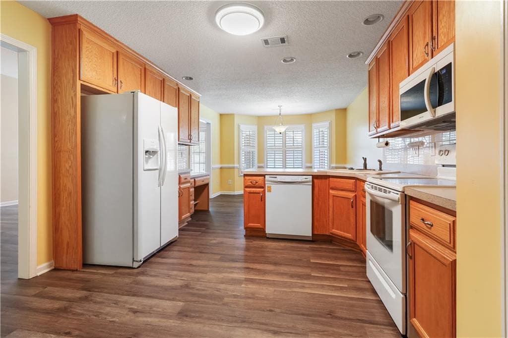 2 bedroom, 2 bathroom, 1,656 sq ft single family residence under contract at 1496 Empress Drive, Mcdonough, GA 30253 — photo 7