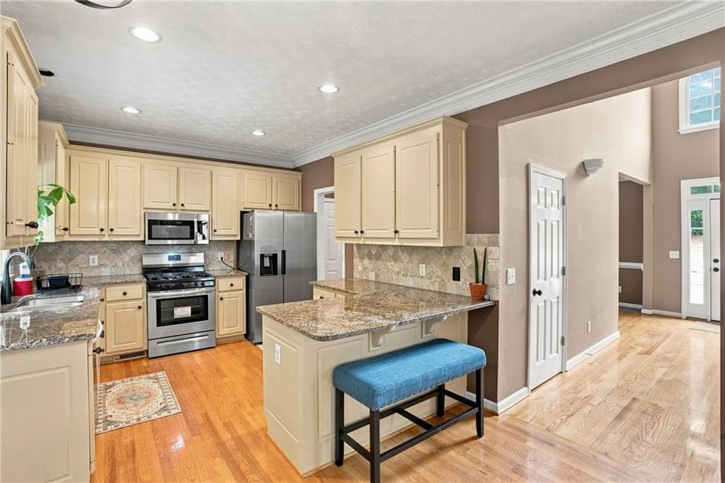 5 bedroom, 4 bathroom, 2,398 sq ft single family residence under contract at 605 Trophy Lane, Conyers, GA 30094 — photo 3