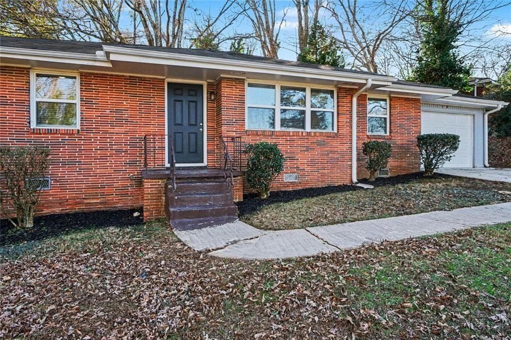 3 bedroom, 2 bathroom, 1,571 sq ft single family residence for sale at 1660 Valencia Road, Decatur, GA 30032 — photo 2