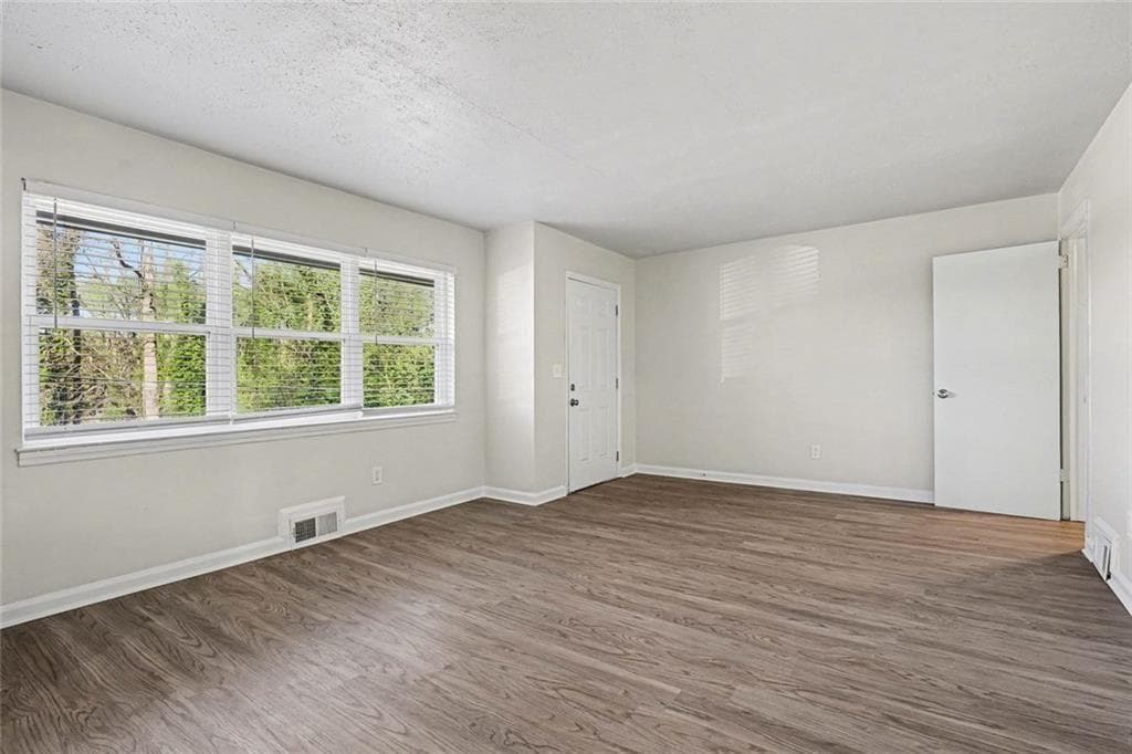 3 bedroom, 2 bathroom, 1,571 sq ft single family residence for sale at 1660 Valencia Road, Decatur, GA 30032 — photo 4