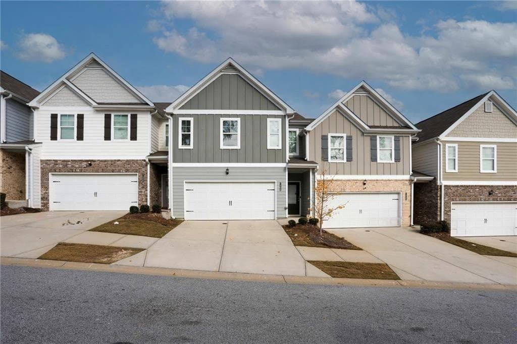 3 bedroom, 3 bathroom, 2,252 sq ft townhouse for sale at 7488 Knoll Hollow Road, Lithonia, GA 30058