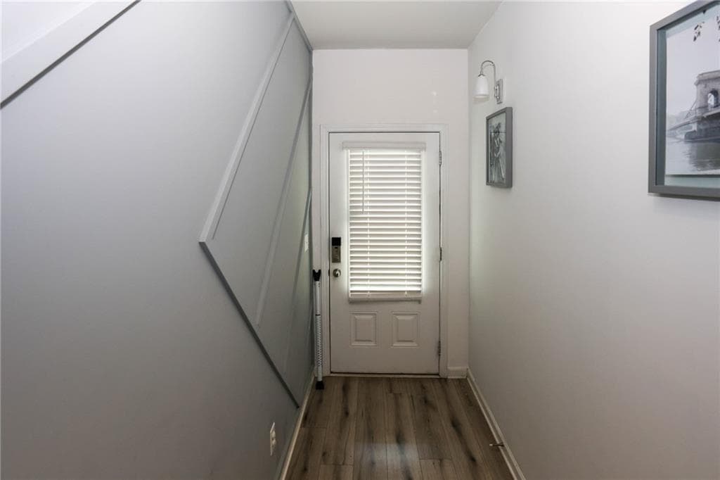 3 bedroom, 3 bathroom, 2,252 sq ft townhouse for sale at 7488 Knoll Hollow Road, Lithonia, GA 30058 — photo 2