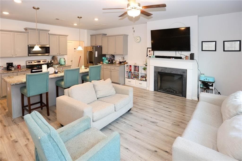 3 bedroom, 3 bathroom, 2,252 sq ft townhouse for sale at 7488 Knoll Hollow Road, Lithonia, GA 30058 — photo 5
