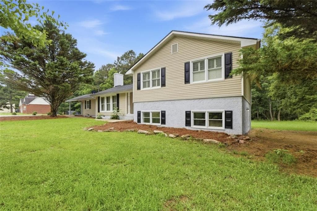 6 bedroom, 3 bathroom, 2,616 sq ft single family residence for sale at 76 Willis Road, Molena, GA 30258 — photo 2