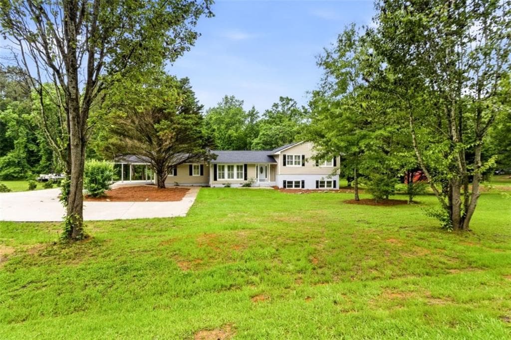 6 bedroom, 3 bathroom, 2,616 sq ft single family residence for sale at 76 Willis Road, Molena, GA 30258 — photo 3