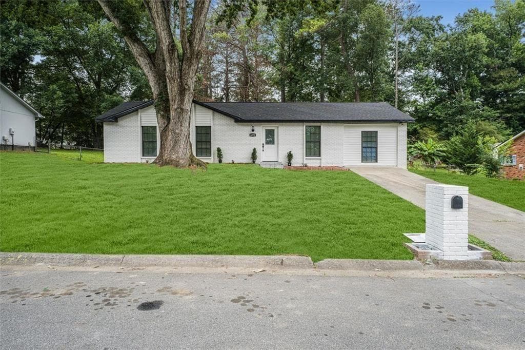 3 bedroom, 2 bathroom, 1,415 sq ft single family residence for sale at 6073 Fieldcrest Drive, Morrow, GA 30260