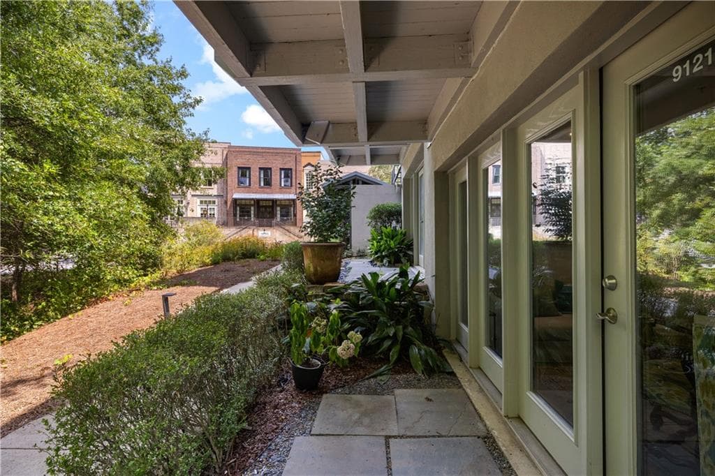 2 bedroom, 2 bathroom, 1,558 sq ft townhouse for sale at 9121 Selborne Lane, Chattahoochee Hills, GA 30268 — photo 2