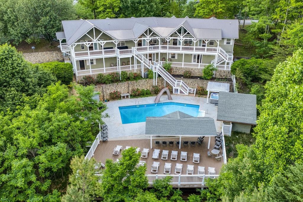 8 bedroom, 7 bathroom, 6,536 sq ft single family residence for sale at 132 Oak Ridge Way, Morganton, GA 30560 — photo 3