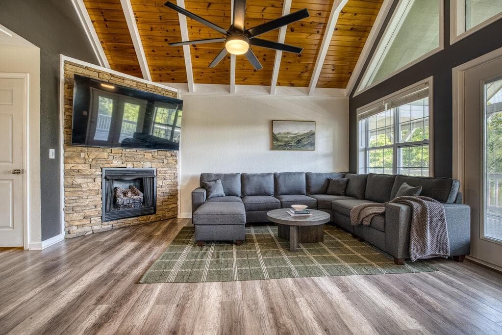 8 bedroom, 7 bathroom, 6,536 sq ft single family residence for sale at 132 Oak Ridge Way, Morganton, GA 30560 — photo 6