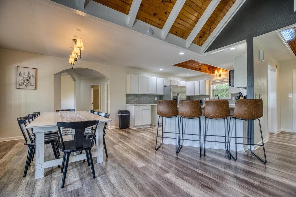 8 bedroom, 7 bathroom, 6,536 sq ft single family residence for sale at 132 Oak Ridge Way, Morganton, GA 30560 — photo 9