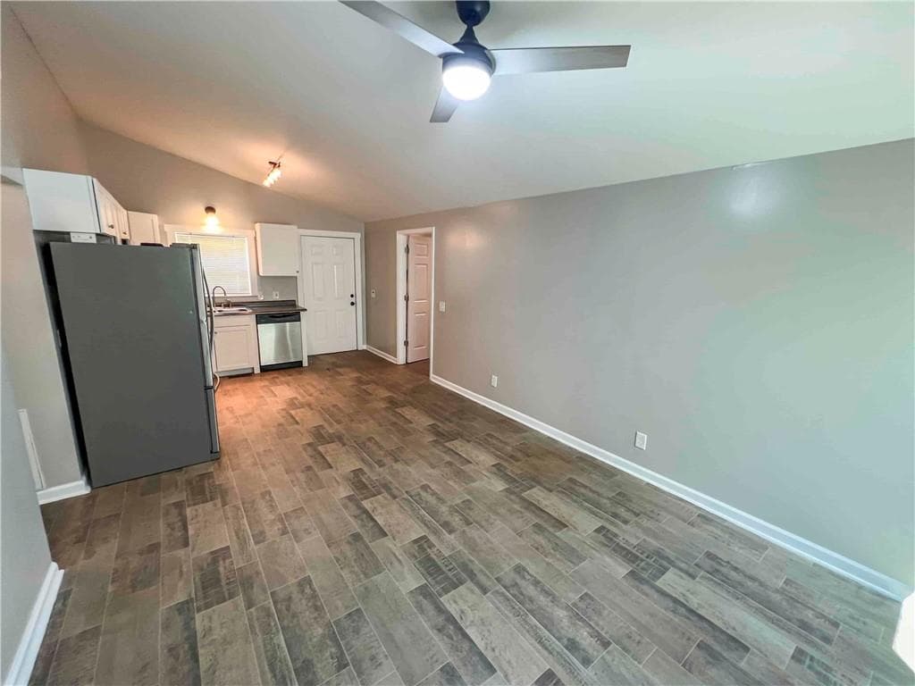 3 bedroom, 1 bathroom, 949 sq ft single family residence for sale at 18 Mockingbird Drive, Cartersville, GA 30120 — photo 3