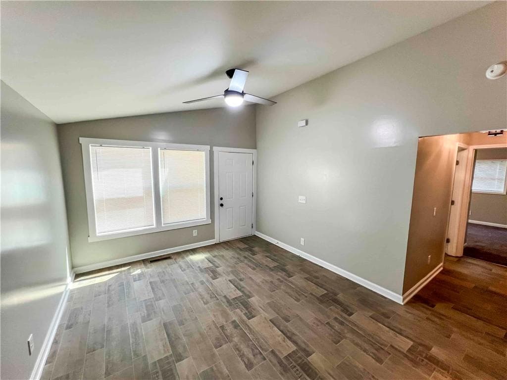3 bedroom, 1 bathroom, 949 sq ft single family residence for sale at 18 Mockingbird Drive, Cartersville, GA 30120 — photo 4