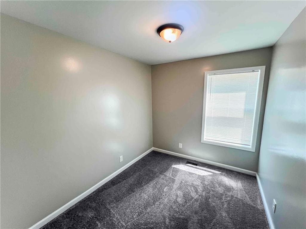 3 bedroom, 1 bathroom, 949 sq ft single family residence for sale at 18 Mockingbird Drive, Cartersville, GA 30120 — photo 5