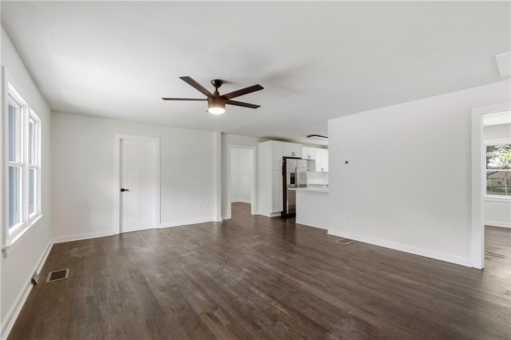 3 bedroom, 2 bathroom, 1,640 sq ft single family residence under contract at 53 Springside Drive, Atlanta, GA 30354 — photo 7