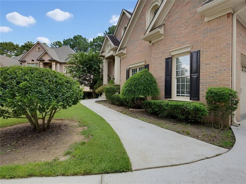 5 bedroom, 5 bathroom, 5,471 sq ft single family residence for sale at 1464 Hattiesburg Court, Grayson, GA 30017 — photo 4