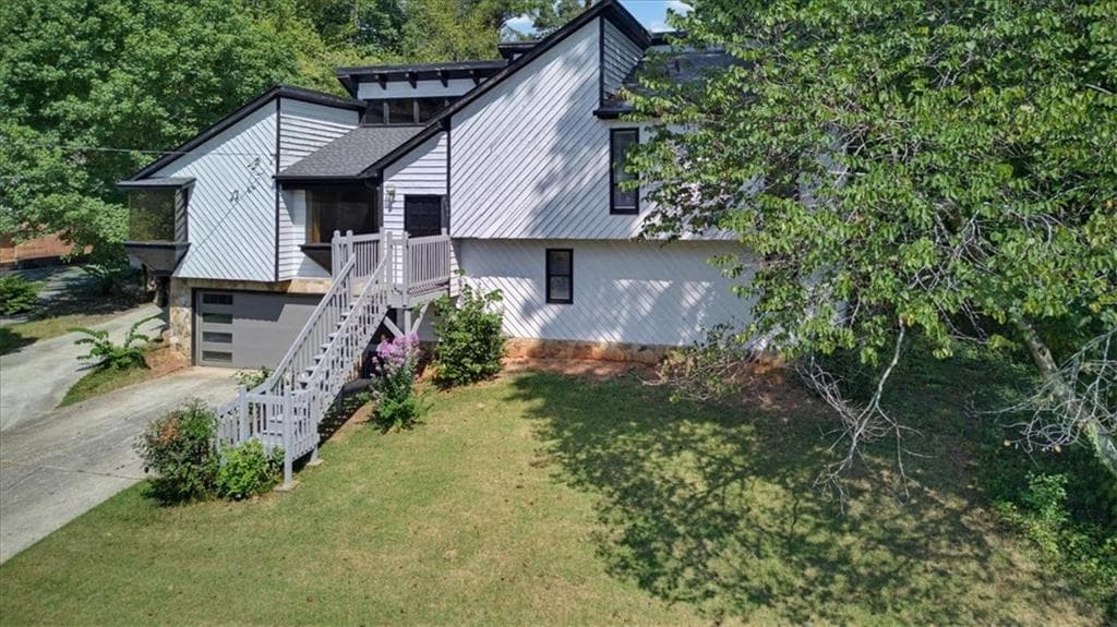 3 bedroom, 3 bathroom, 2,352 sq ft single family residence for sale at 2996 Rockbridge Road, Marietta, GA 30066 — photo 3