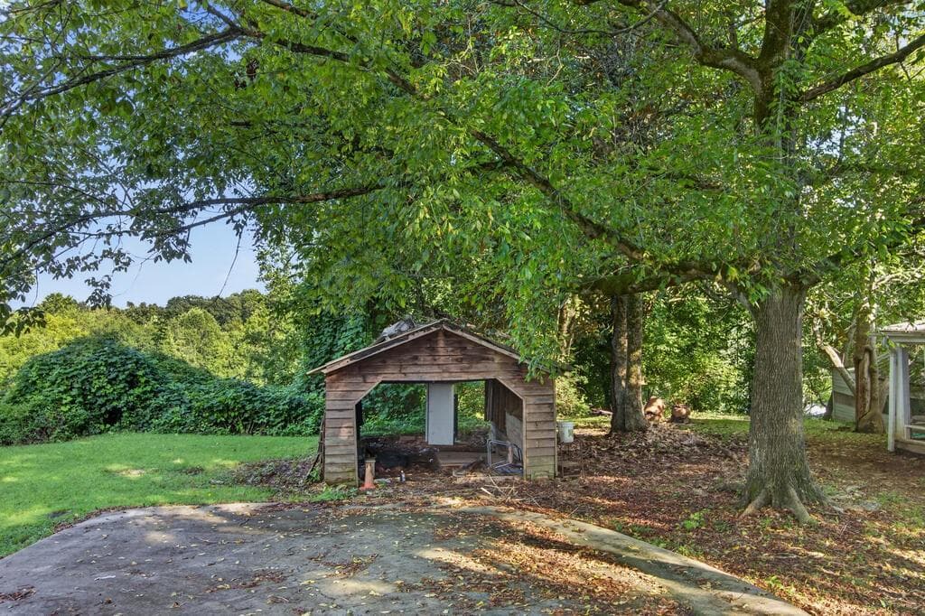 2 bedroom, 1 bathroom single family residence for sale at 367 E Second Street, Blue Ridge, GA 30513 — photo 2
