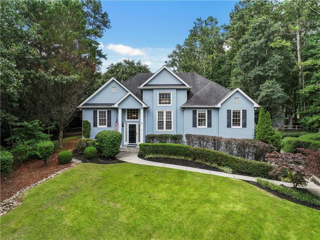 4 bedroom, 3 bathroom, 2,930 sq ft single family residence for sale at 8260 Stonebrook Court, Cumming, GA 30040 — photo 2
