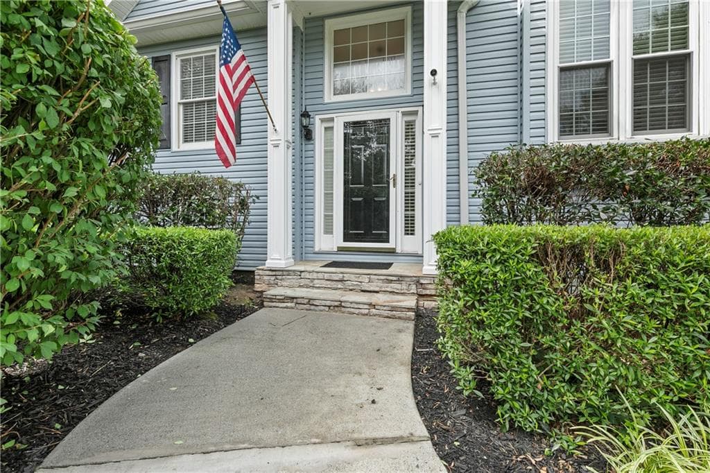 4 bedroom, 3 bathroom, 2,930 sq ft single family residence for sale at 8260 Stonebrook Court, Cumming, GA 30040 — photo 3