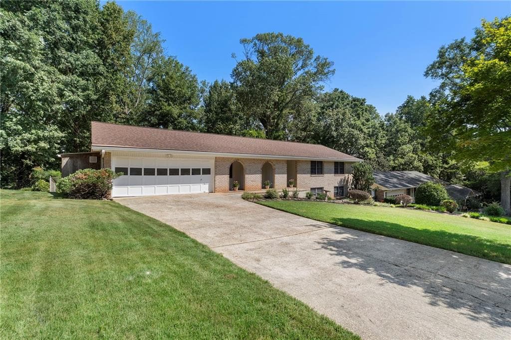 4 bedroom, 3 bathroom, 2,281 sq ft single family residence for sale at 4480 Atlas Place, Tucker, GA 30084 — photo 2