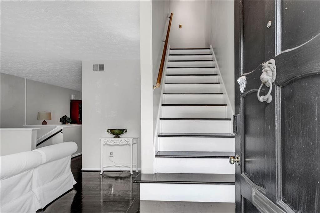 3 bedroom, 3 bathroom, 1,194 sq ft townhouse for rent at 6905 Park Avenue, Sandy Springs, GA 30342 for $3,200 a month — photo 3