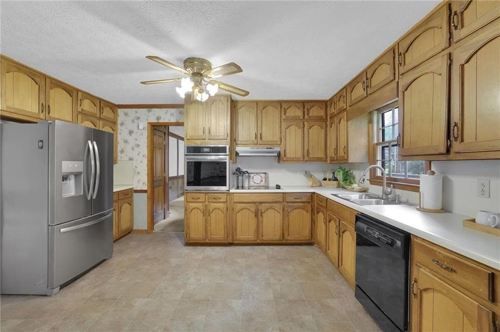 4 bedroom, 3 bathroom, 4,098 sq ft single family residence under contract at 3856 Cynthia Way, Lilburn, GA 30047 — photo 9