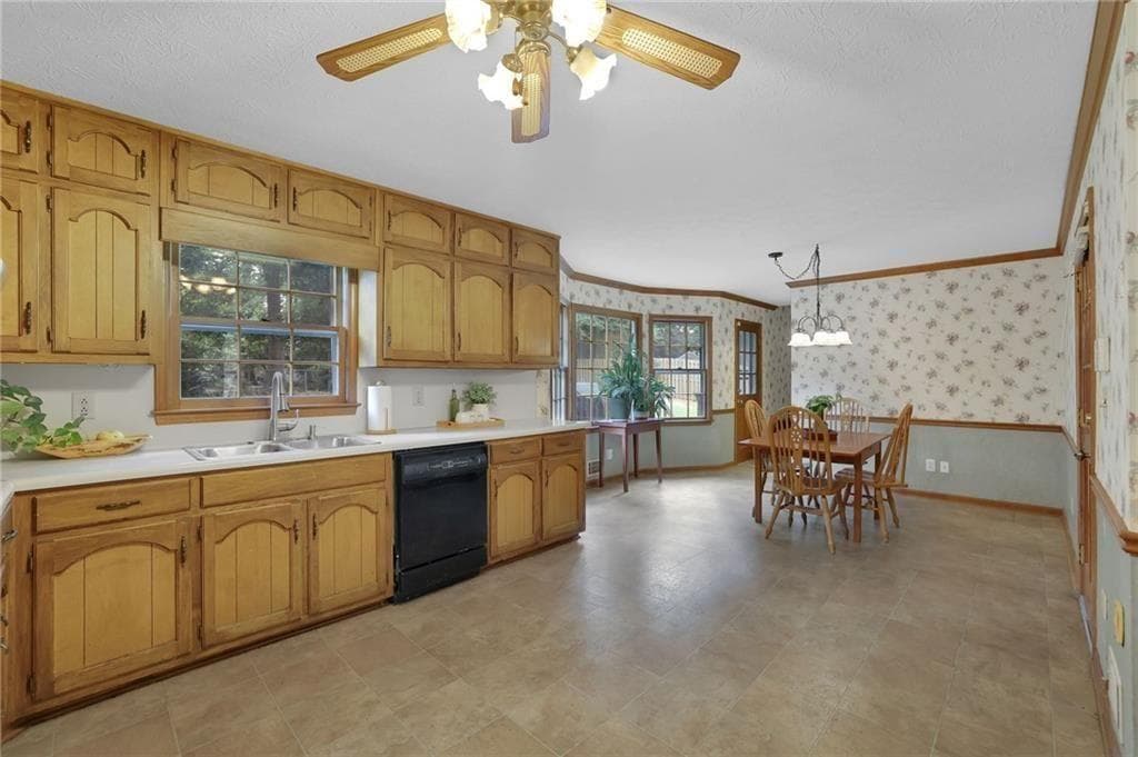 4 bedroom, 3 bathroom, 4,098 sq ft single family residence under contract at 3856 Cynthia Way, Lilburn, GA 30047 — photo 10