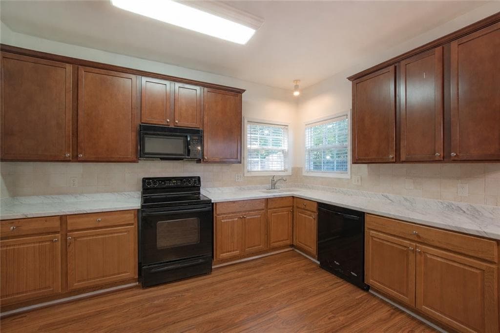 5 bedroom, 3 bathroom, 2,765 sq ft single family residence for sale at 1098 Whisperwood Lane, Lawrenceville, GA 30043 — photo 8