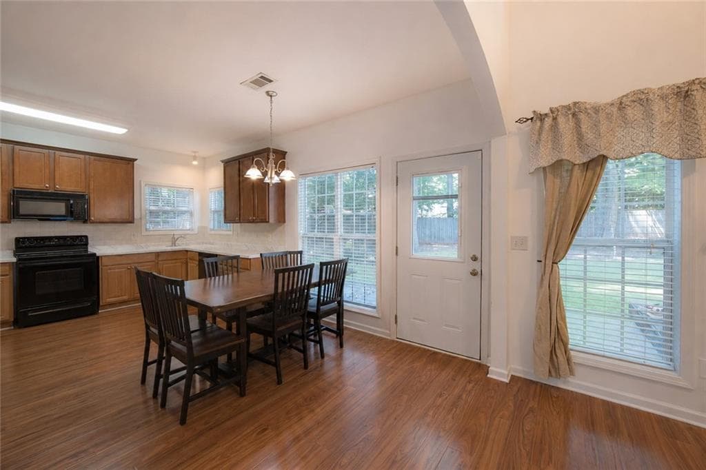 5 bedroom, 3 bathroom, 2,765 sq ft single family residence for sale at 1098 Whisperwood Lane, Lawrenceville, GA 30043 — photo 10