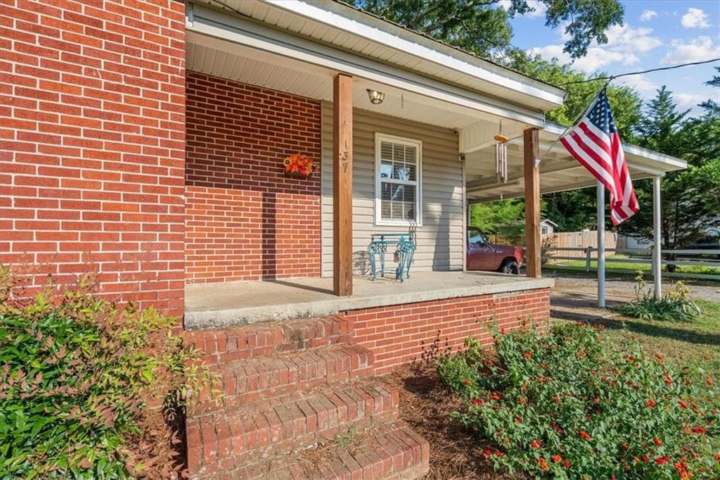 3 bedroom, 1 bathroom, 1,246 sq ft single family residence for sale at 137 Oak Street, Summerville, GA 30747 — photo 3