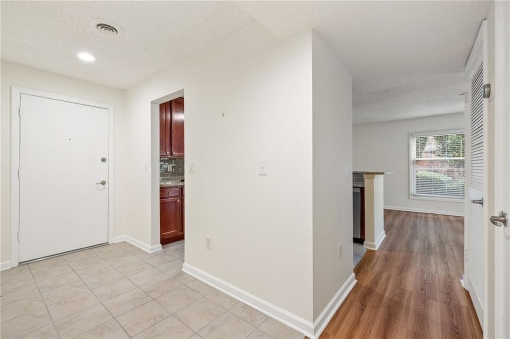 2 bedroom, 1 bathroom, 1,036 sq ft condominium for sale at 3650 Ashford Dunwoody Road 502, Atlanta, GA 30319 — photo 3