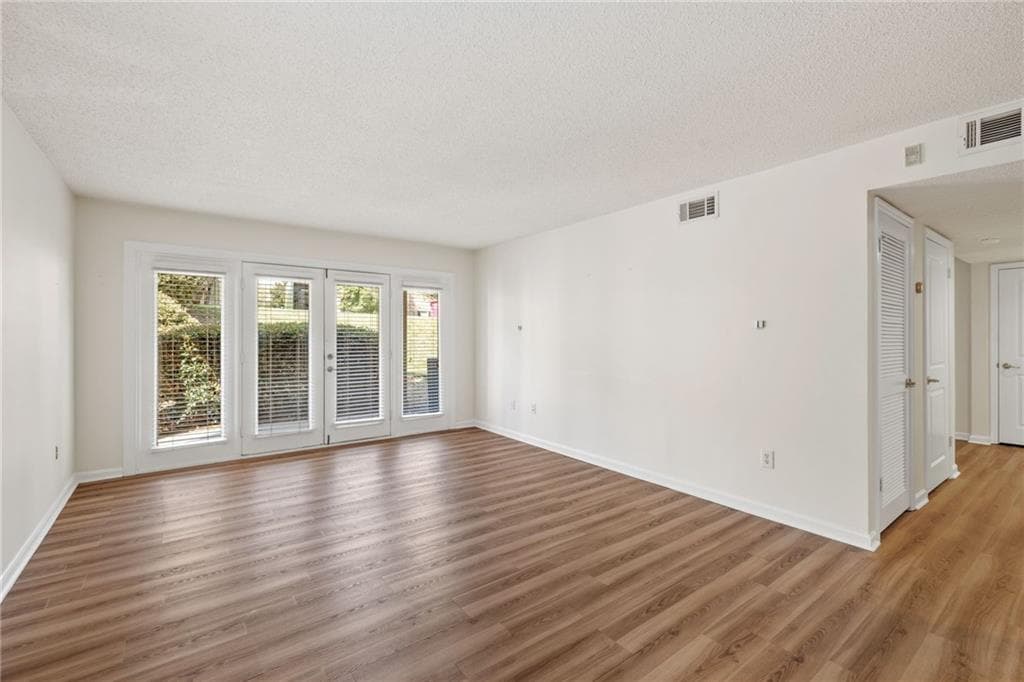2 bedroom, 1 bathroom, 1,036 sq ft condominium for sale at 3650 Ashford Dunwoody Road 502, Atlanta, GA 30319 — photo 6
