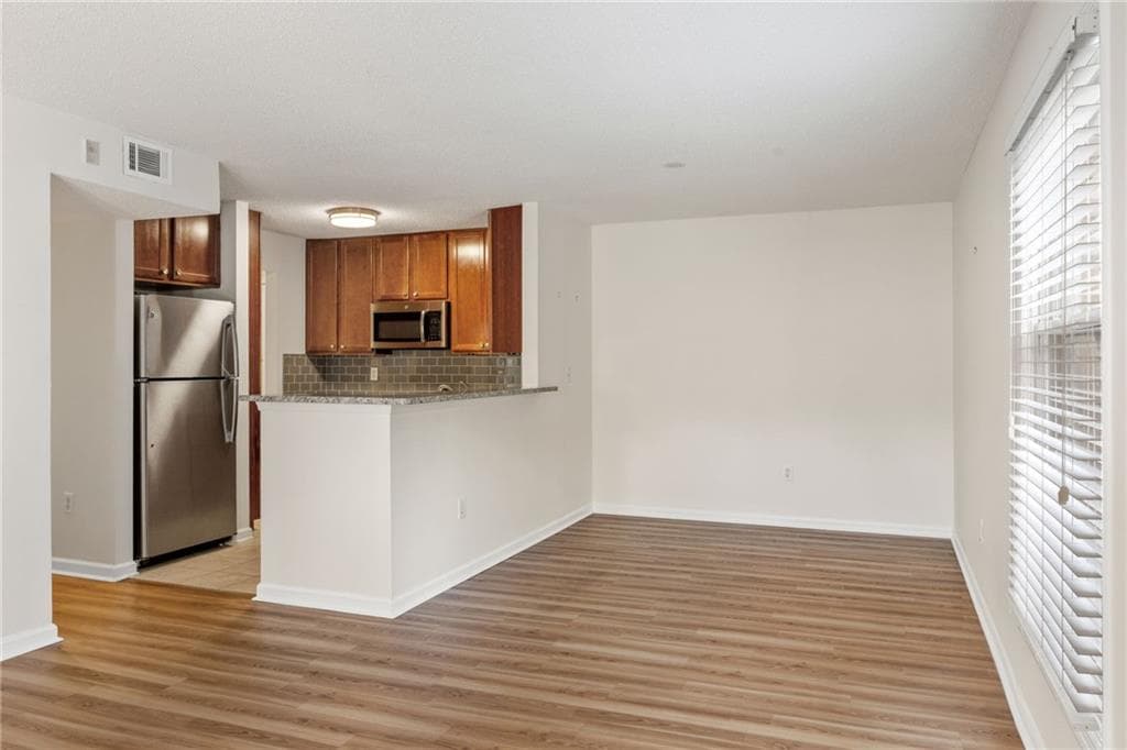 2 bedroom, 1 bathroom, 1,036 sq ft condominium for sale at 3650 Ashford Dunwoody Road 502, Atlanta, GA 30319 — photo 8
