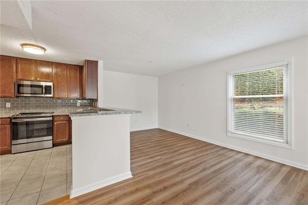 2 bedroom, 1 bathroom, 1,036 sq ft condominium for sale at 3650 Ashford Dunwoody Road 502, Atlanta, GA 30319 — photo 9