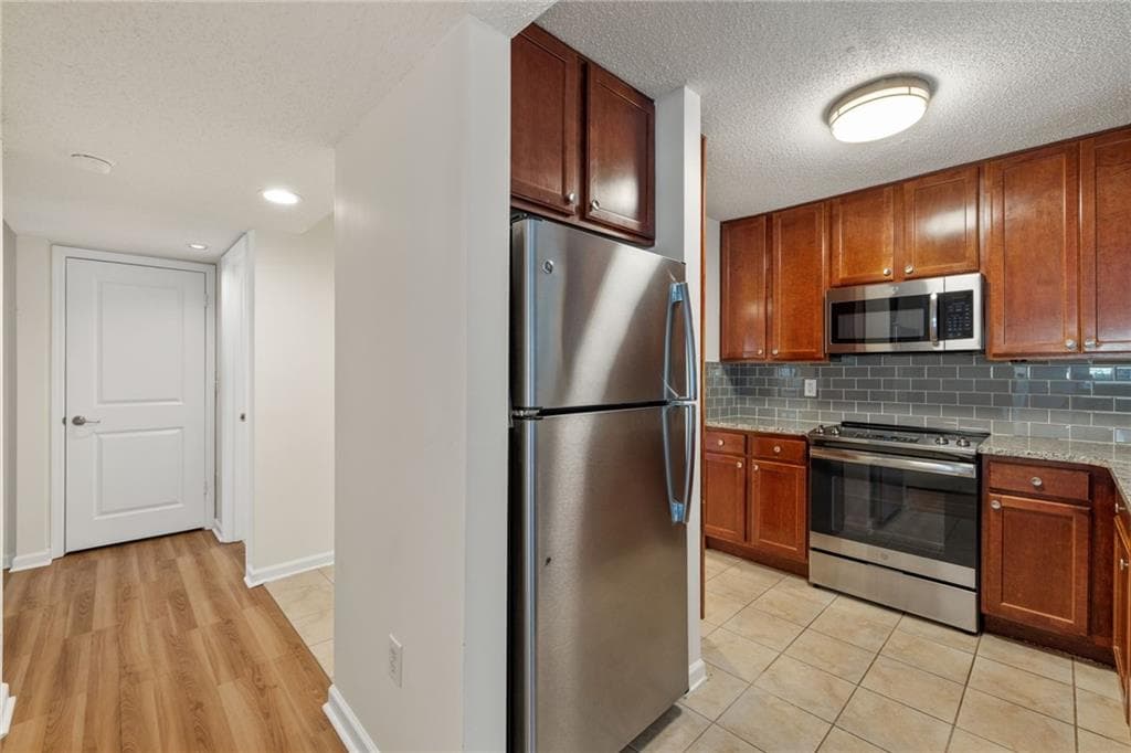 2 bedroom, 1 bathroom, 1,036 sq ft condominium for sale at 3650 Ashford Dunwoody Road 502, Atlanta, GA 30319 — photo 10
