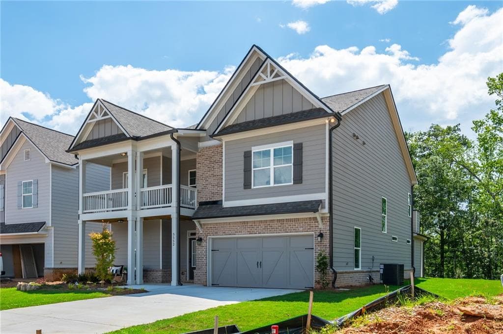 4 bedroom, 4 bathroom, 3,000 sq ft single family residence for sale at 5570 Overview Drive, Flowery Branch, GA 30542 — photo 2
