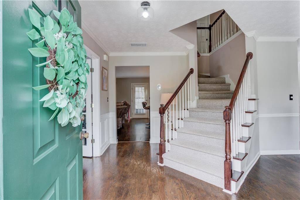 4 bedroom, 3 bathroom, 2,058 sq ft single family residence for sale at 2552 Crofton Court, Suwanee, GA 30024 — photo 2