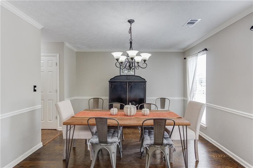 4 bedroom, 3 bathroom, 2,058 sq ft single family residence for sale at 2552 Crofton Court, Suwanee, GA 30024 — photo 3