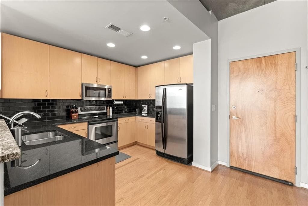 1 bedroom, 1 bathroom, 744 sq ft condominium for sale at 860 Peachtree Street 1506, Atlanta, GA 30308 — photo 5