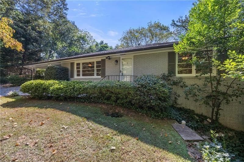 4 bedroom, 2 bathroom, 2,343 sq ft single family residence under contract at 535 Valley Lane, Atlanta, GA 30328
