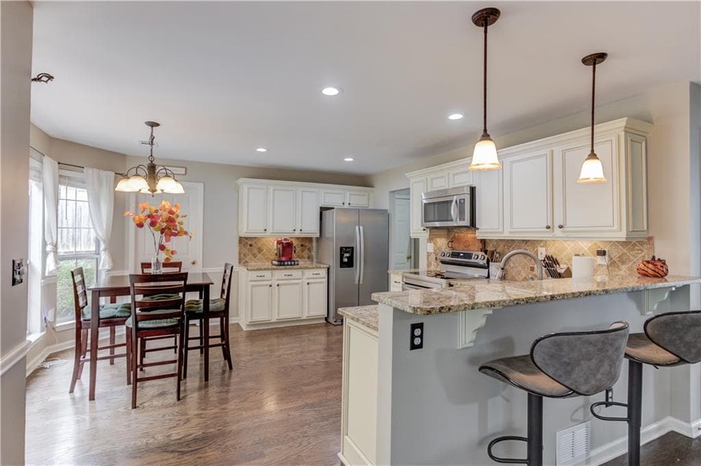 4 bedroom, 3 bathroom, 2,058 sq ft single family residence for sale at 2552 Crofton Court, Suwanee, GA 30024 — photo 9