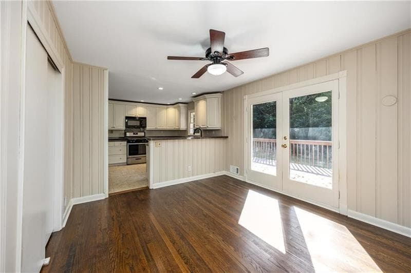 4 bedroom, 2 bathroom, 2,343 sq ft single family residence under contract at 535 Valley Lane, Atlanta, GA 30328 — photo 4