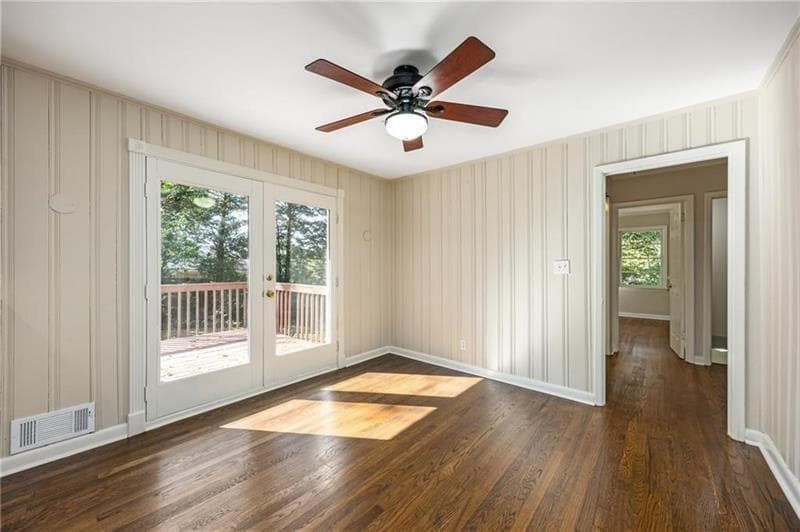 4 bedroom, 2 bathroom, 2,343 sq ft single family residence under contract at 535 Valley Lane, Atlanta, GA 30328 — photo 6