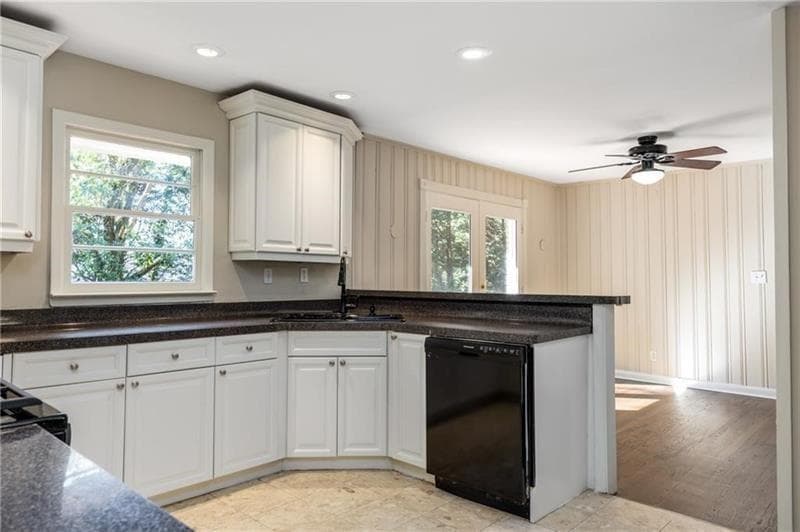 4 bedroom, 2 bathroom, 2,343 sq ft single family residence under contract at 535 Valley Lane, Atlanta, GA 30328 — photo 7
