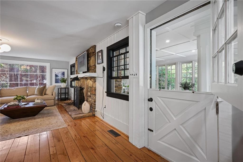 4 bedroom, 3 bathroom, 3,079 sq ft single family residence under contract at 45 Michelle Circle, Sandy Springs, GA 30342 — photo 2