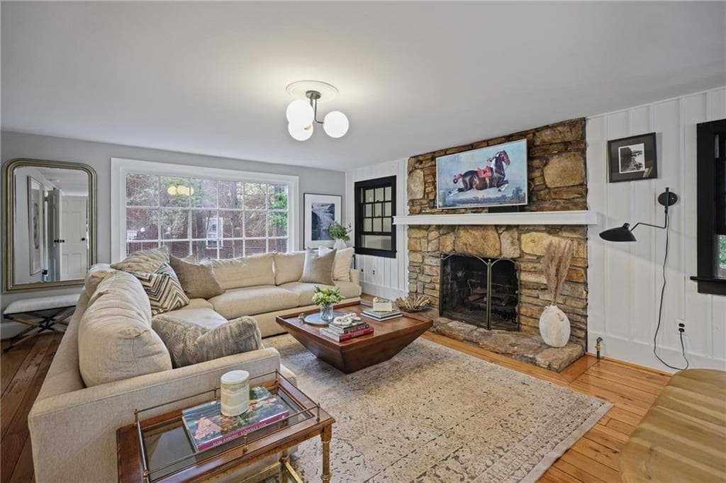 4 bedroom, 3 bathroom, 3,079 sq ft single family residence under contract at 45 Michelle Circle, Sandy Springs, GA 30342 — photo 3