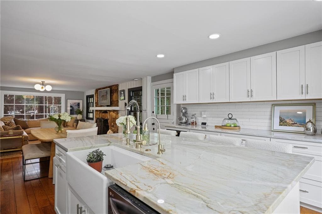 4 bedroom, 3 bathroom, 3,079 sq ft single family residence under contract at 45 Michelle Circle, Sandy Springs, GA 30342 — photo 8