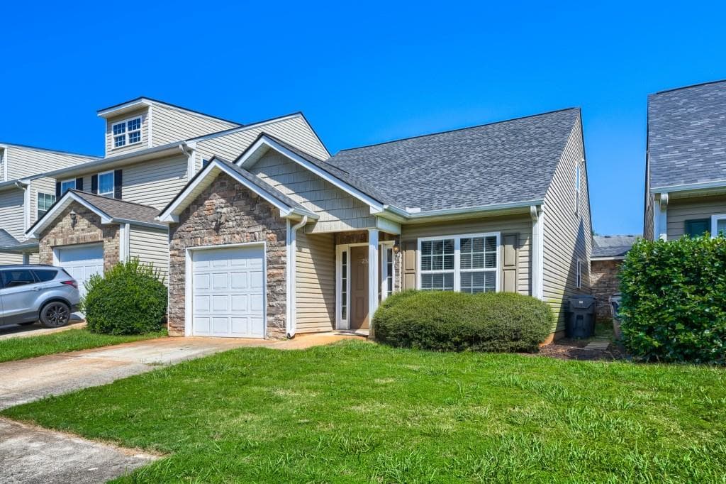 3 bedroom, 3 bathroom, 1,342 sq ft single family residence for sale at 231 Alton Circle, Villa Rica, GA 30180