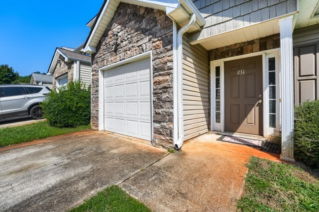 3 bedroom, 3 bathroom, 1,342 sq ft single family residence for sale at 231 Alton Circle, Villa Rica, GA 30180 — photo 3