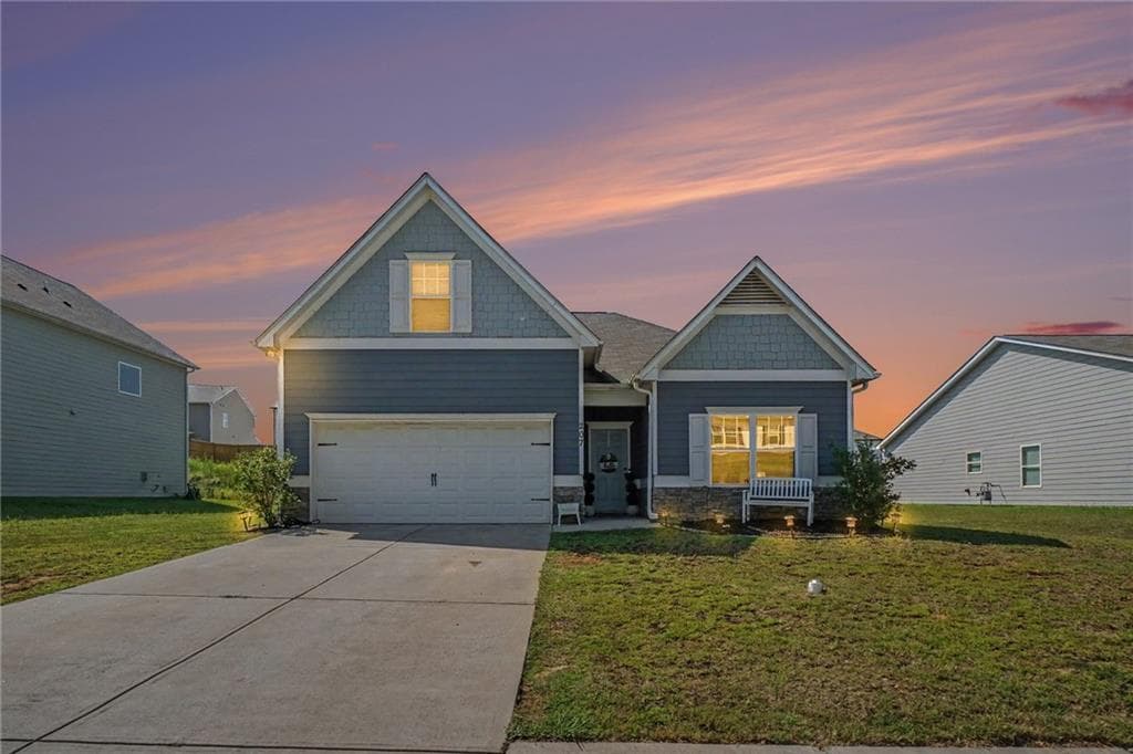 4 bedroom, 3 bathroom, 2,026 sq ft single family residence for sale at 207 Malbone Street, Cartersville, GA 30120 — photo 2